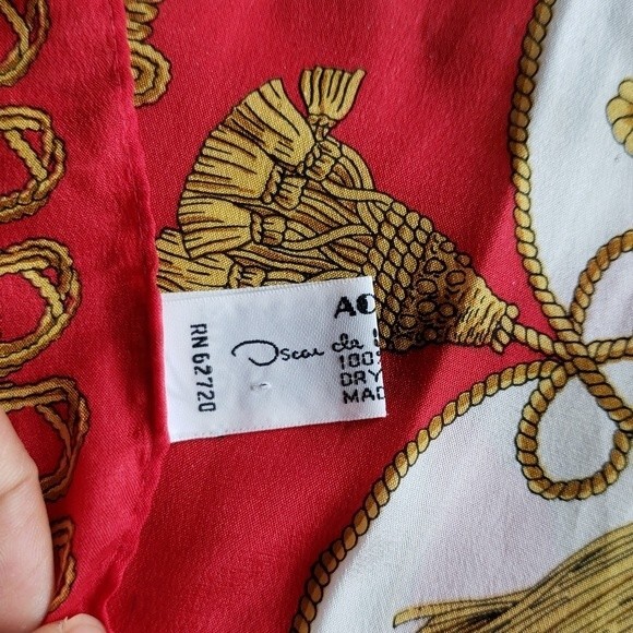 Oscar de la Renta Gold Tassle Red Chic Old Money Delicate Feminine Silk Scarf - Picture 3 of 4